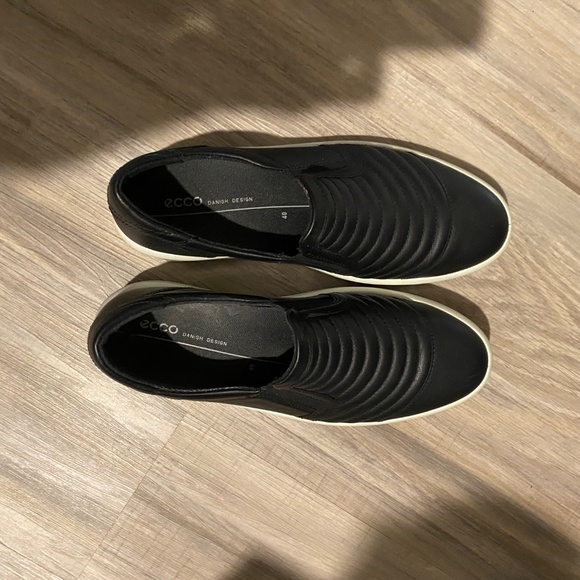 Ecco slip on leather sneaker - Picture 3 of 5
